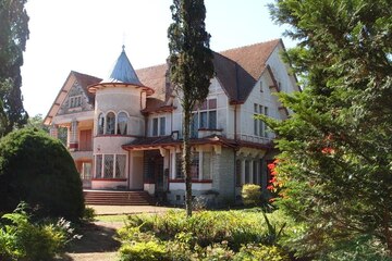 Conheça a beleza e a história de Castelo Eldorado, no Paraná.