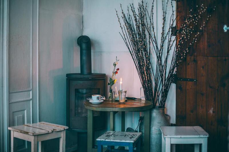 Reforme na baixa, fature na alta: o reality Netflix sobre aluguel de temporada!