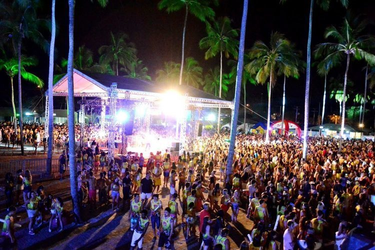 Outubro Folia Porto Seguro (BA): Uma das festas mais animadas da região