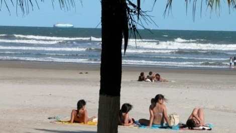 DA JANELA AVISTE SEU FILHO NO MAR 