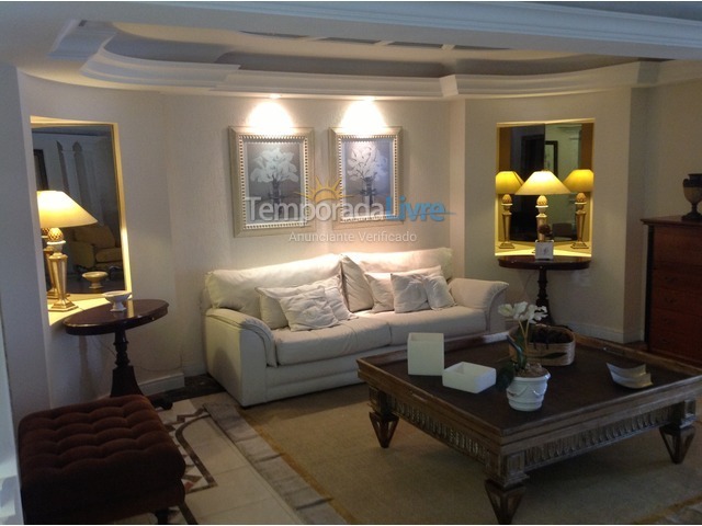 Apartamento para aluguel de temporada em Balneário Camboriú (Praia Central)