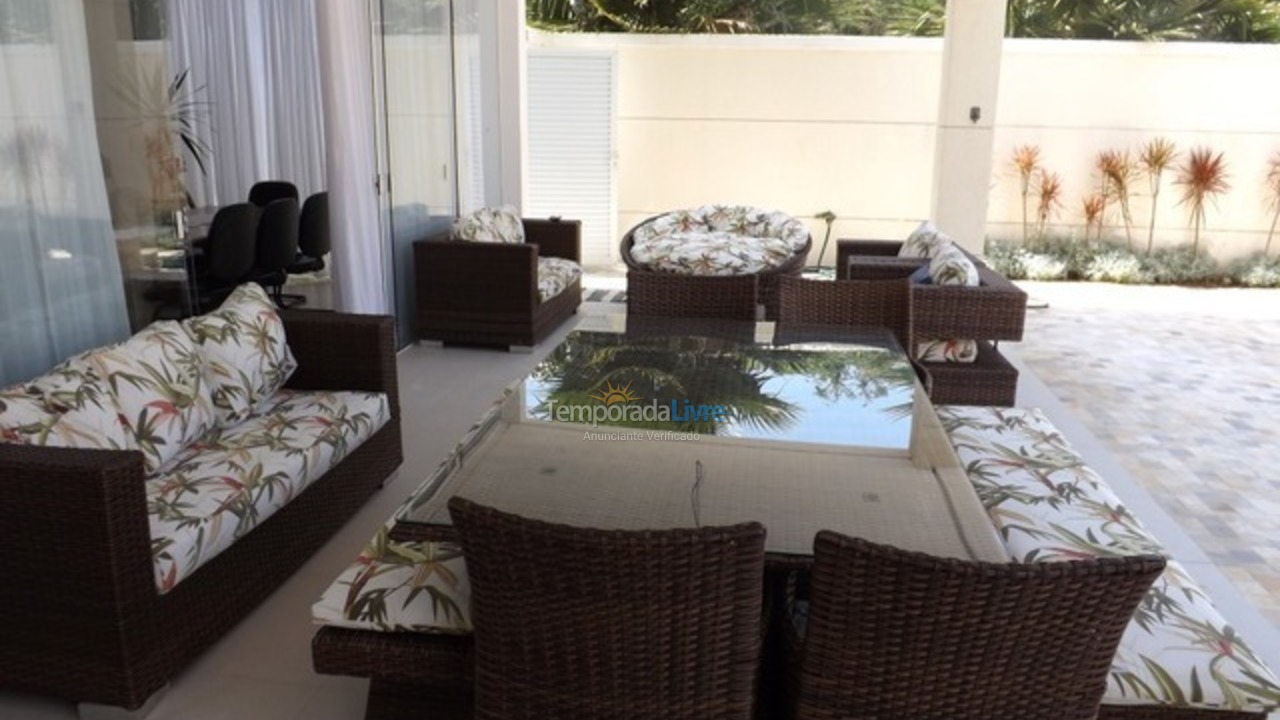 Casa para aluguel de temporada em Guarujá (Jardim Acapulco)