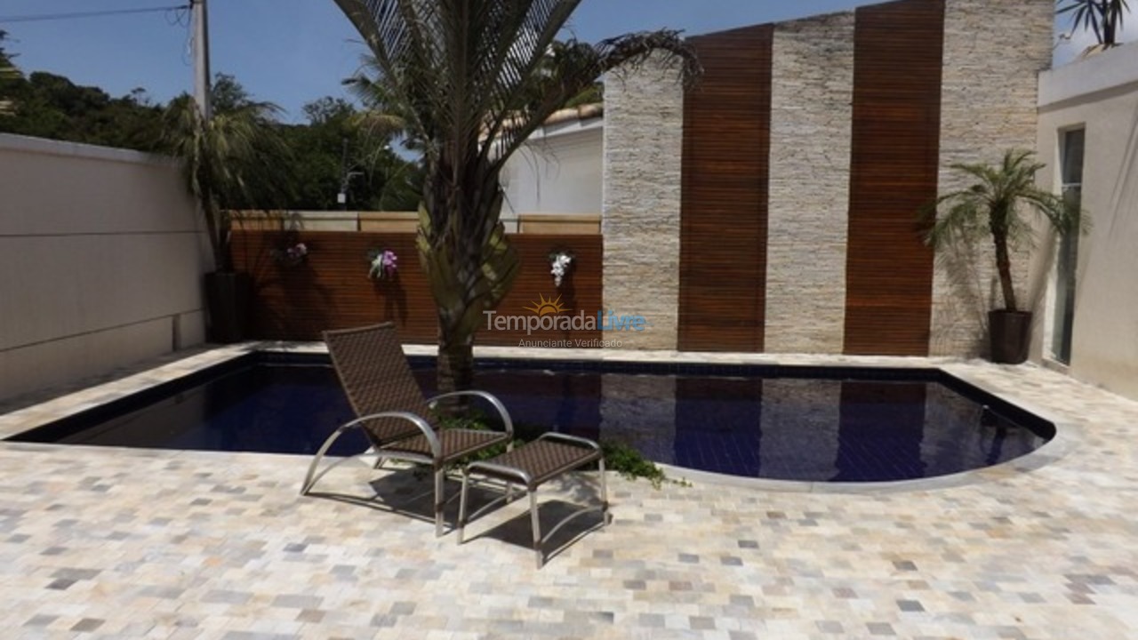 Casa para aluguel de temporada em Guarujá (Jardim Acapulco)