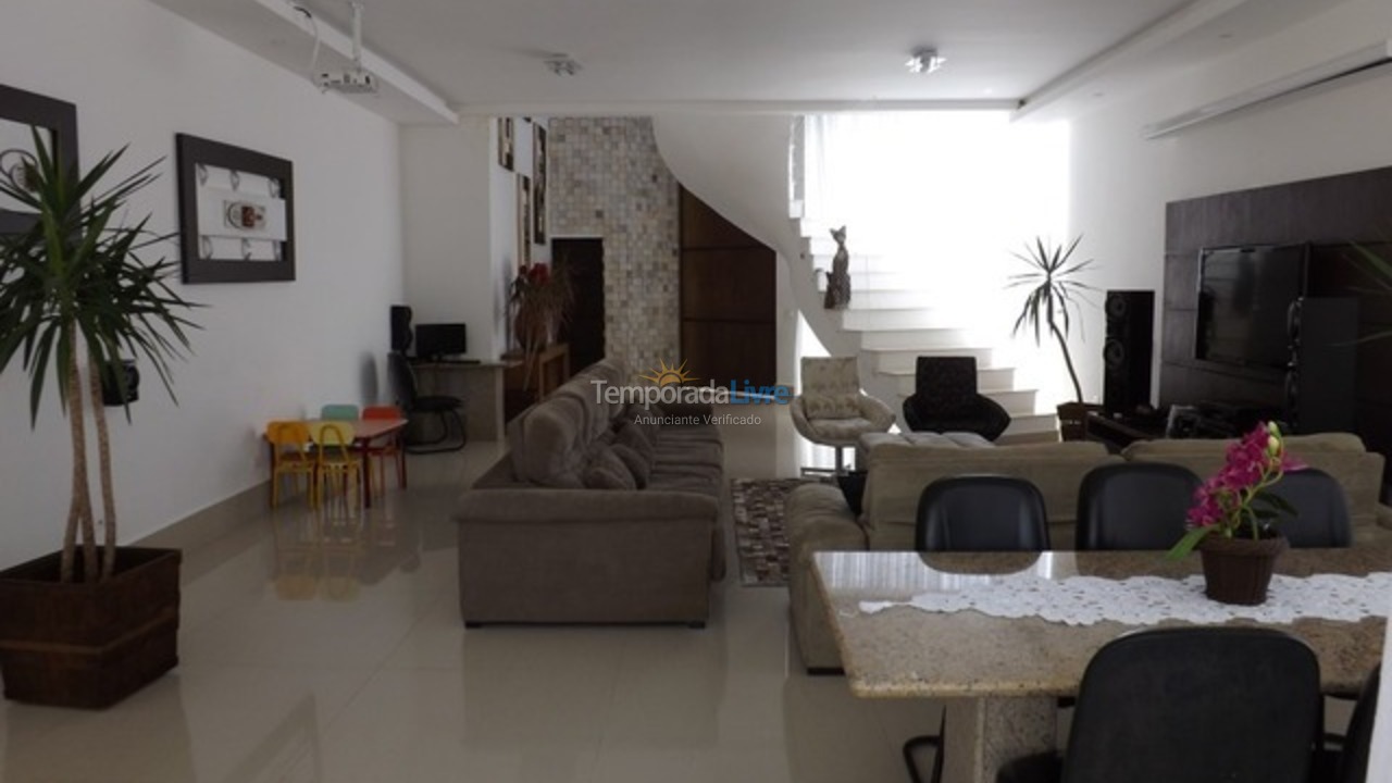 Casa para aluguel de temporada em Guarujá (Jardim Acapulco)