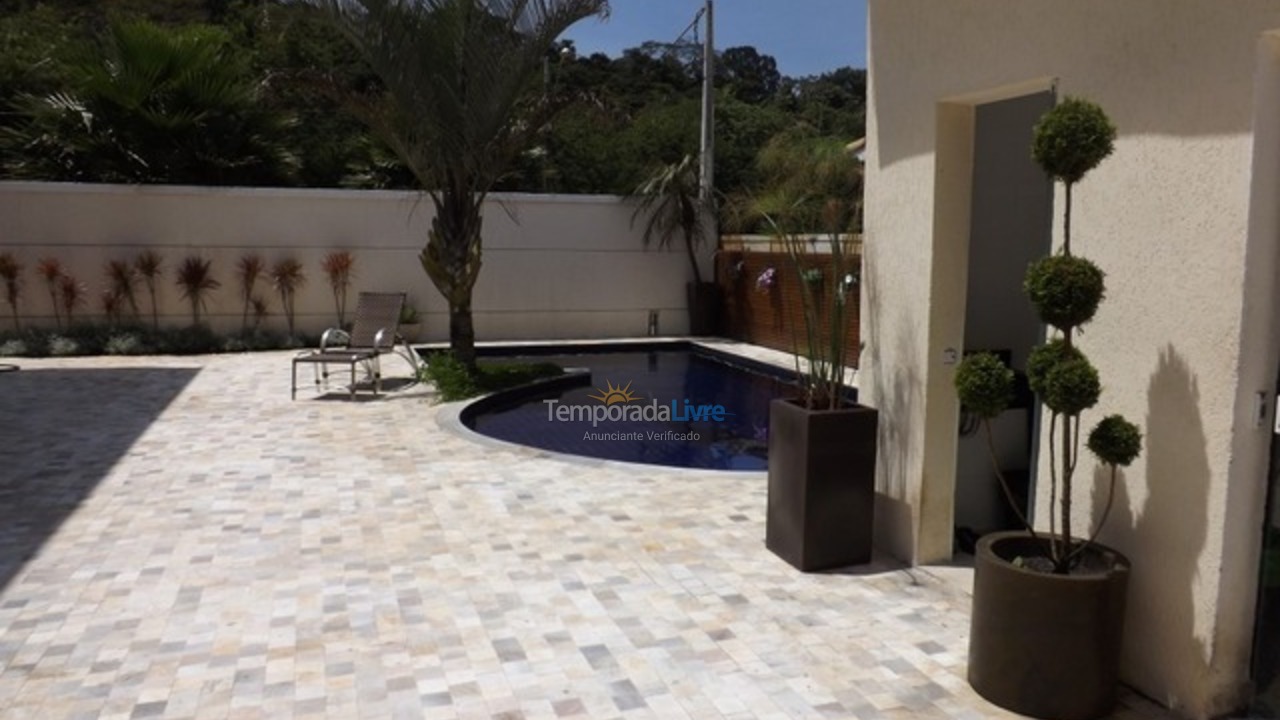 Casa para aluguel de temporada em Guarujá (Jardim Acapulco)