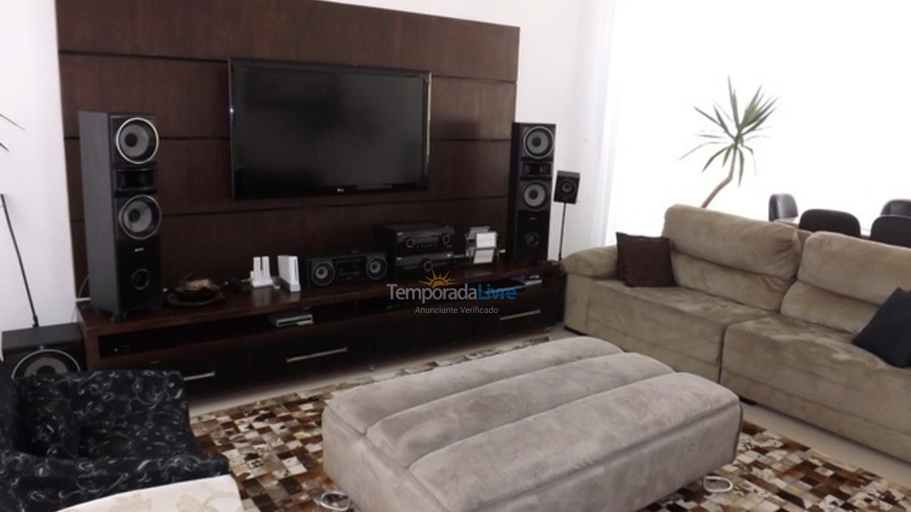 Casa para aluguel de temporada em Guarujá (Jardim Acapulco)