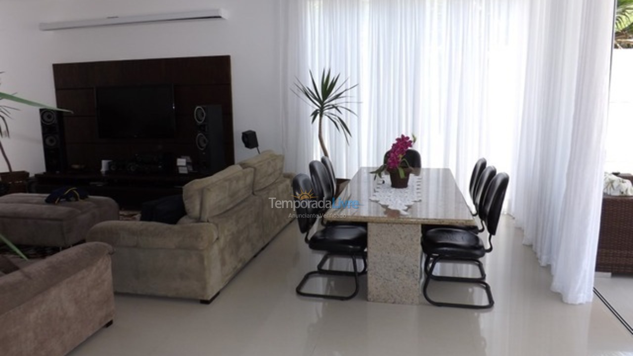 Casa para aluguel de temporada em Guarujá (Jardim Acapulco)