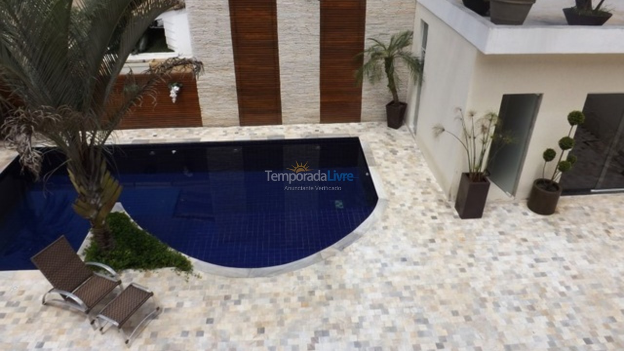 Casa para aluguel de temporada em Guarujá (Jardim Acapulco)