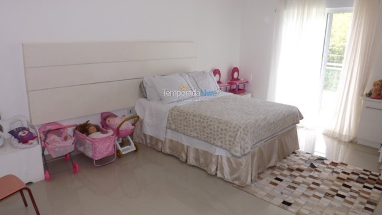 Casa para aluguel de temporada em Guarujá (Jardim Acapulco)