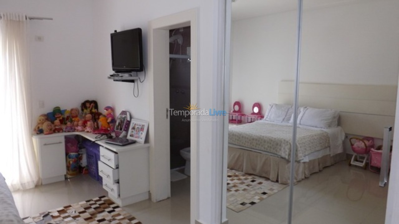 Casa para aluguel de temporada em Guarujá (Jardim Acapulco)