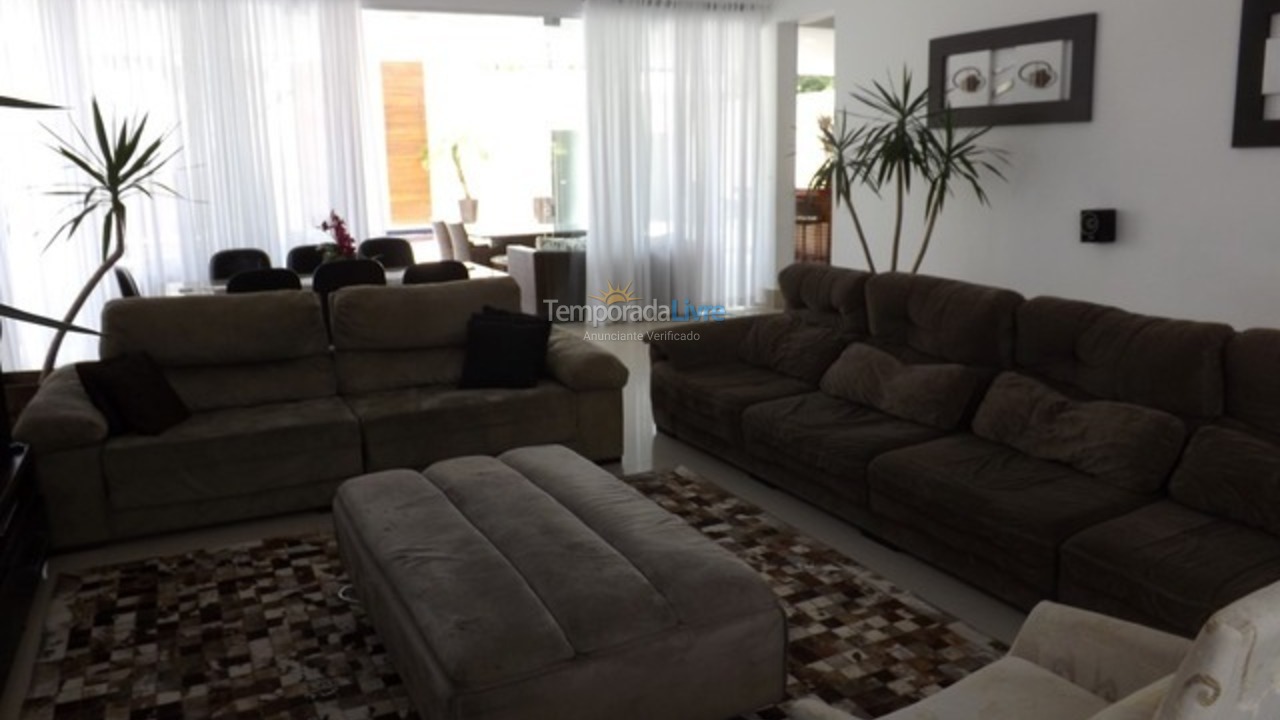 Casa para aluguel de temporada em Guarujá (Jardim Acapulco)