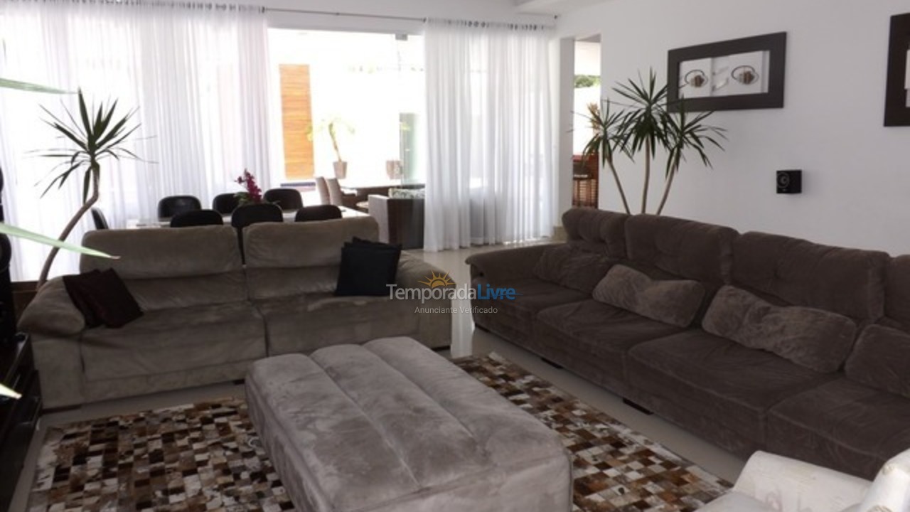 Casa para aluguel de temporada em Guarujá (Jardim Acapulco)