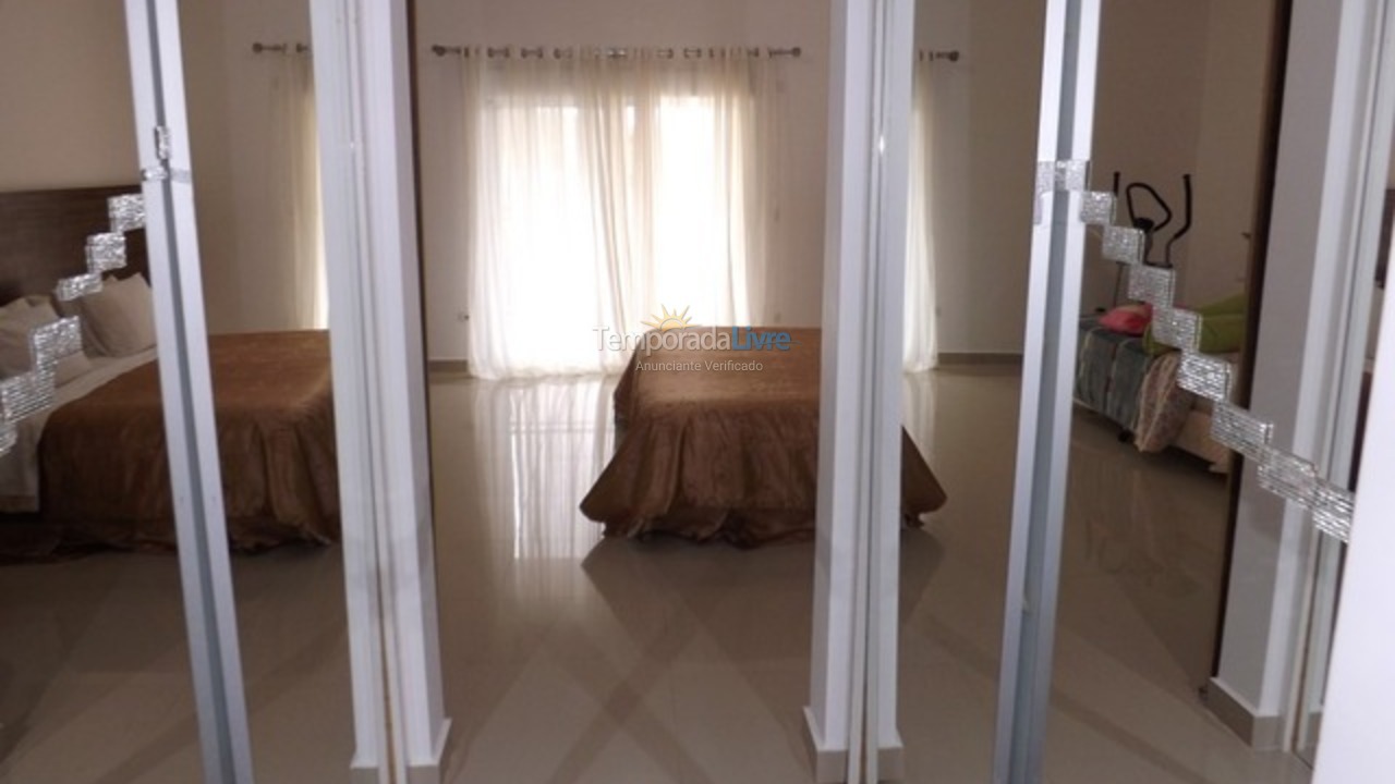 Casa para aluguel de temporada em Guarujá (Jardim Acapulco)