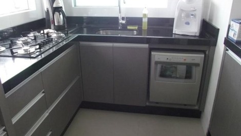 Lermoso apartamento w / 3 suites de 30 metros de la playa Vista / océano