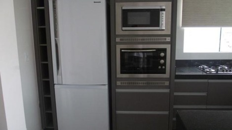 Lermoso apartamento w / 3 suites de 30 metros de la playa Vista / océano