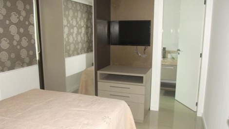 Lermoso apartamento w / 3 suites de 30 metros de la playa Vista / océano