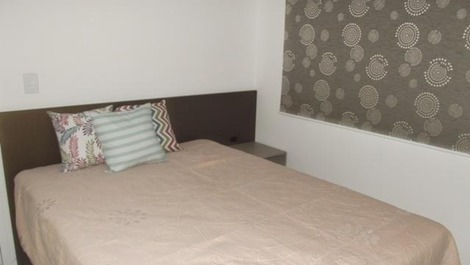 Lermoso apartamento w / 3 suites de 30 metros de la playa Vista / océano