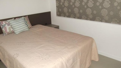 Lermoso apartamento w / 3 suites de 30 metros de la playa Vista / océano