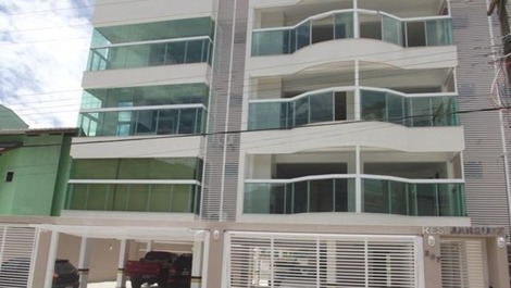 Lermoso apartamento w / 3 suites de 30 metros de la playa Vista / océano