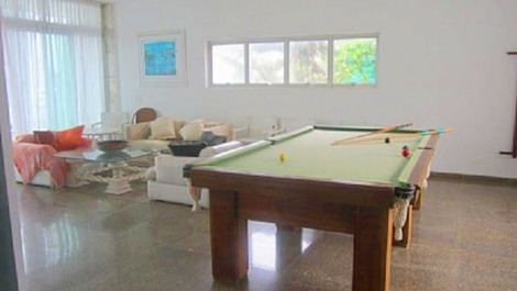 Linda casa EM FRENTE AO MAR NO GUARUJA