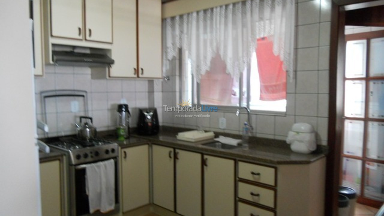 Apartamento para aluguel de temporada em Itapema (Centro)