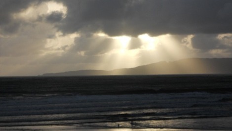 AMPLO APARTAMENTO FRENTE AO MAR, NA PRAIA CENTRAL