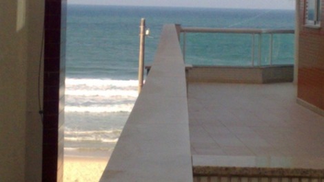 Terraço privativo do apartamento com churrasqueira