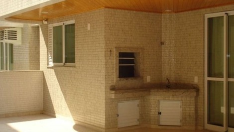 Terraço privativo do apartamento com churrasqueira