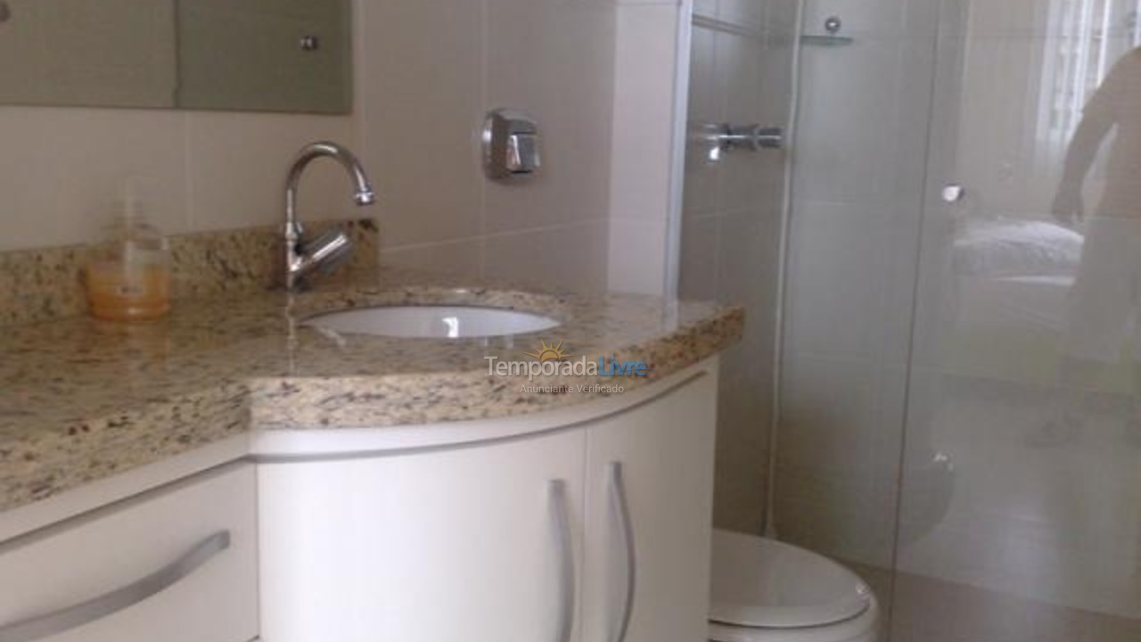 Apartamento para aluguel de temporada em Itapema (Meia Praia)