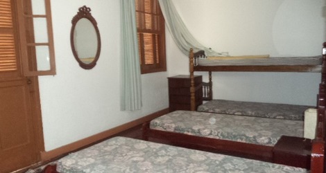 House 04 Dorms w / pool - close to the beach