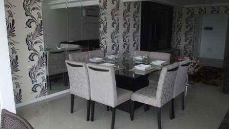 Lermoso apartamento w / 3 suites de 30 metros de la playa Vista / océano