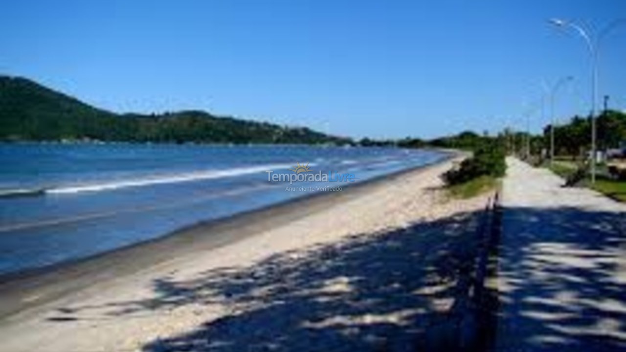 Casa para aluguel de temporada em Ubatuba (Itaguá)