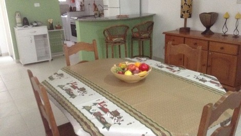 Casa en una urbanización cerrada frente a la playa en Praia Grande, Ubatuba.