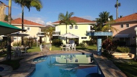 Casa en una urbanización cerrada frente a la playa en Praia Grande, Ubatuba.