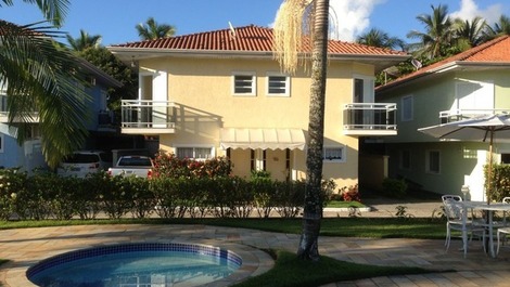 Casa en una urbanización cerrada frente a la playa en Praia Grande, Ubatuba.