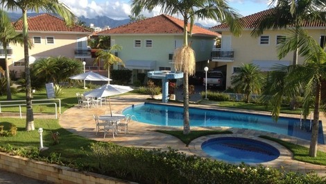 Casa en una urbanización cerrada frente a la playa en Praia Grande, Ubatuba.