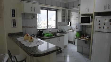 Apt 2 dormitorios Meia Praia - Itapema SC