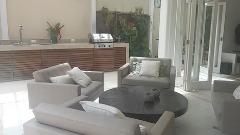 Hermoso y Impresionante casa en pie en el alquiler de arena enero