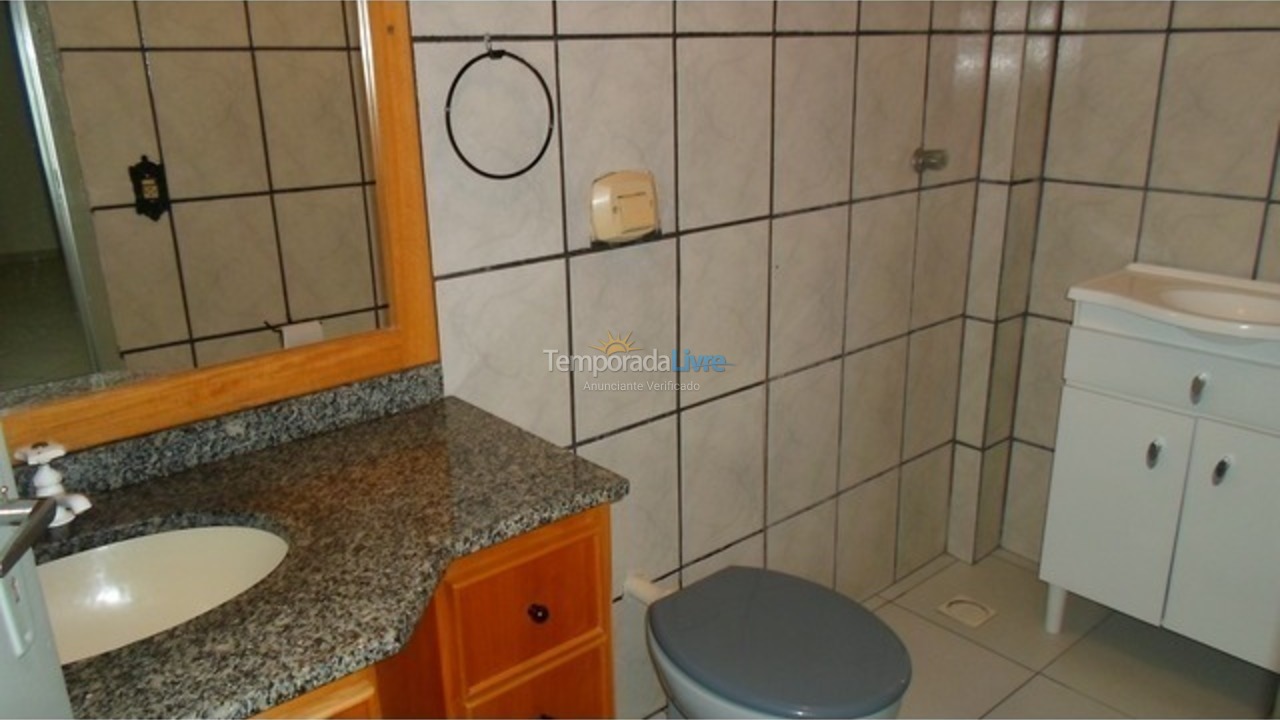 Casa para aluguel de temporada em Itapema (Meia Praia)