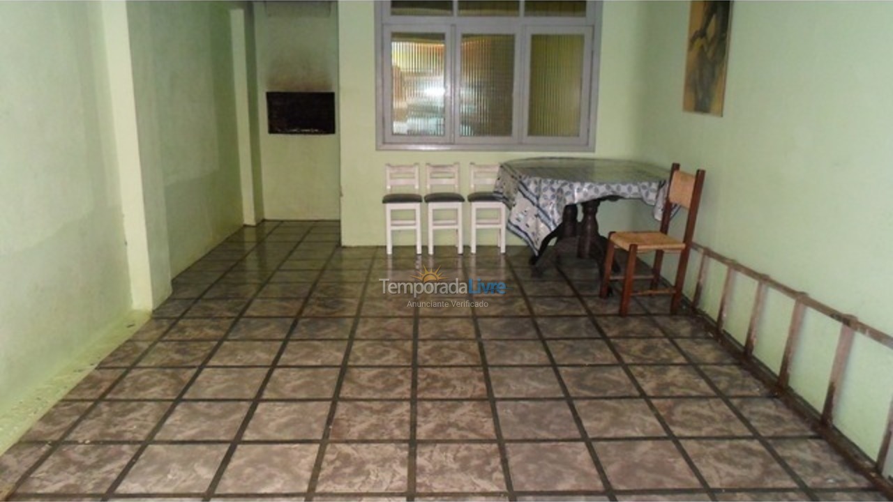 Casa para aluguel de temporada em Itapema (Meia Praia)