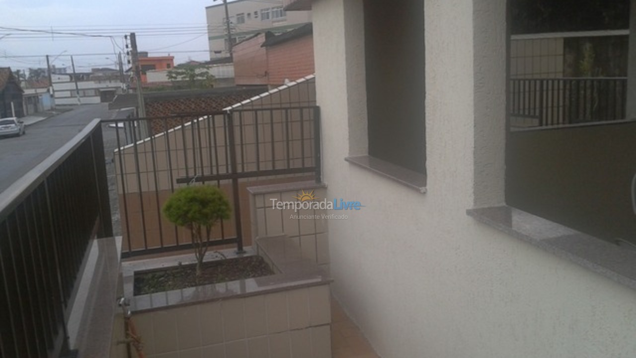 Apartamento para aluguel de temporada em Praia Grande (Praia do Caiçara)