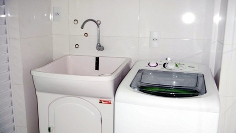 Apartamento con 3 suites con vista al mar y aire a la tienda. Russi