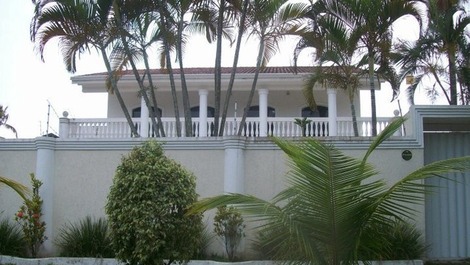 Excelente casa em Guarujá na praia da Enseada!!150 metros do mar