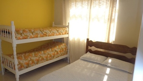 Apartamento 2 quartos para 6 pessoas a 50 mtros da praia do morro