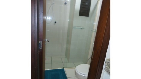 Banheiro da suite, privacidade e conforto. 