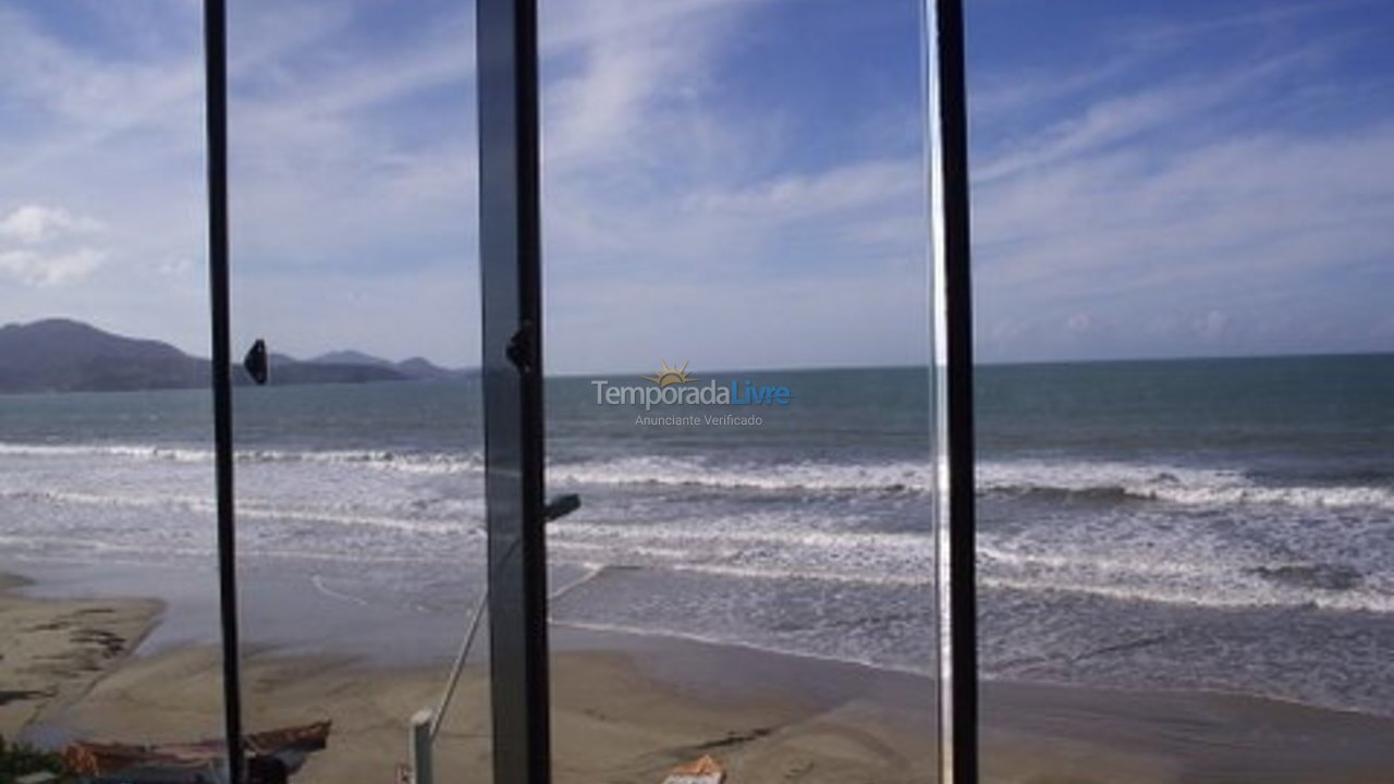 Apartamento para aluguel de temporada em Itapema (Meia Praia)