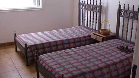 Quarto "1" c/ 2 camas solteiro