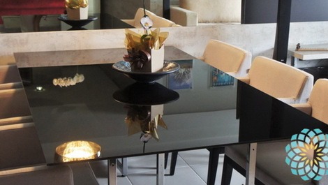 Luxury apartment with 4 bedrooms, swimming pool and near the sea!