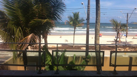 Linda casa EM FRENTE AO MAR NO GUARUJA