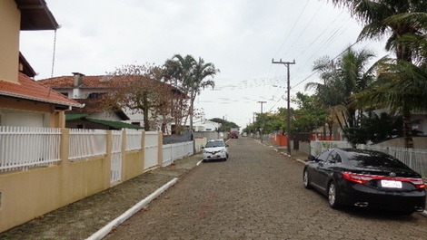 GRAN CASA A 150M DEL MAR, 3 HABITACIONES CON AC, CISTERNA